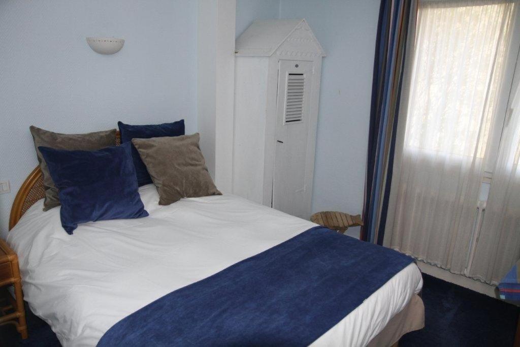 Hotel Le Suroit Perros-Guirec Habitación foto